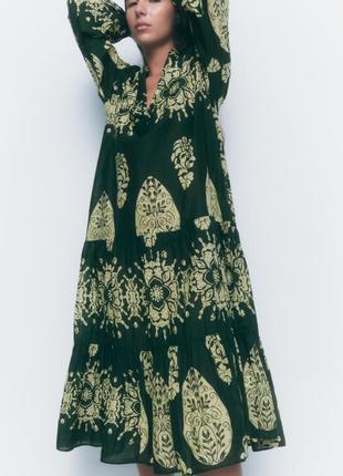 Zara платье ярусное с принтом
