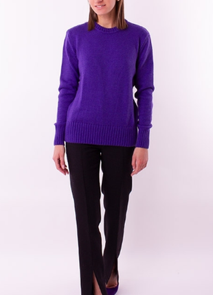 Базовый свитер фиолетового цвета с шерстью и кашемиром.