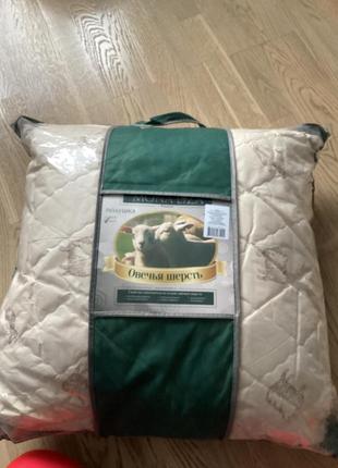 Новая подушка из овечьей шерсти