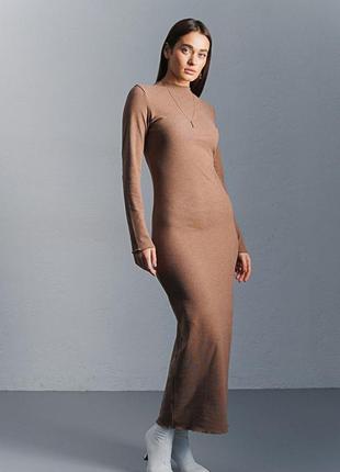 Довга сукня-футляр коричневого кольору