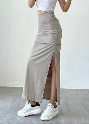 Женская трендовая юбка с разрезом на ноге