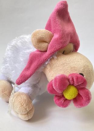 Мягкая игрушка барашек овечка  в шапочке с цветочком
