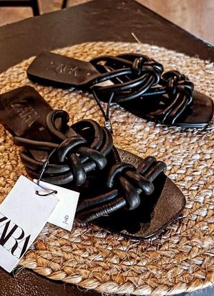 Шкіряні шльопки zara