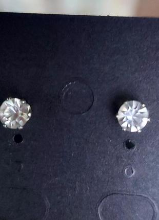 Біжутерія сережки 0,5см  пусеии камінчики мінімалізм кульчики гвіздочки купити маленькі сережки камушки