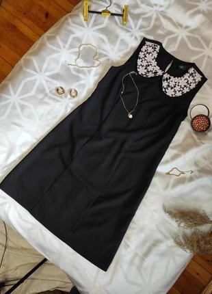 Маленькое черное платье с красивым воротничком