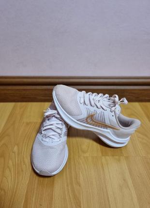 Кросівки жіночі nike