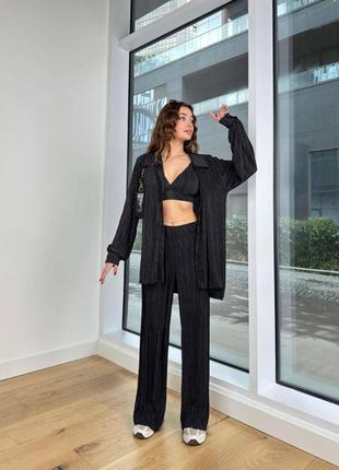 Жіночий вишуканий, невагомий та нереально гарний комплект трійка штани вільного крою сорочка і топ на завʼязці чорний