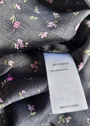 Черное легкое платье в цветочный принт7 фото