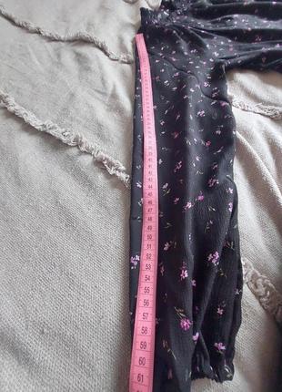 Черное легкое платье в цветочный принт10 фото