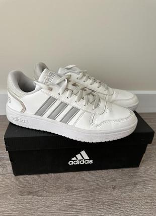 Белые кеды adidas