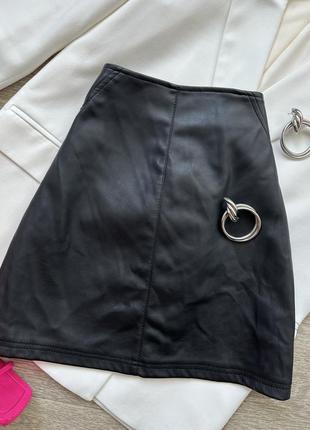 Черная юбка из искусственной эко кожи на подростка короткая candy