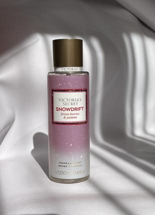 Парфумований спрей snowdrift frozen berries & jasmine від victoria's secret