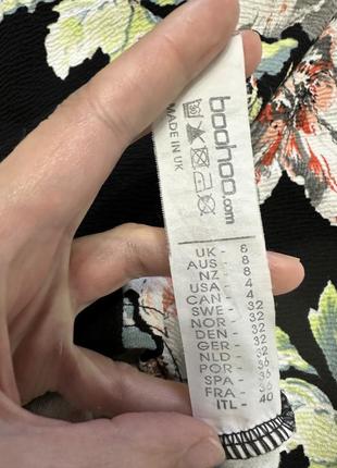 Черное платье с цветочным принтом boohoo на шлейках на размер s или xs5 фото