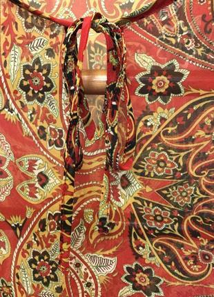 Пропоную до вашої уваги дуже красиву та стильну брендову блузку червоного кольору в різнобарвних у