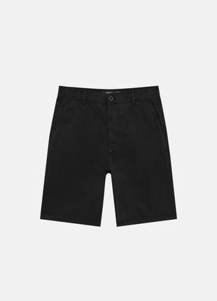 Pull&bear  котонові чіно-шорти у чорному кольорі. slim fit.