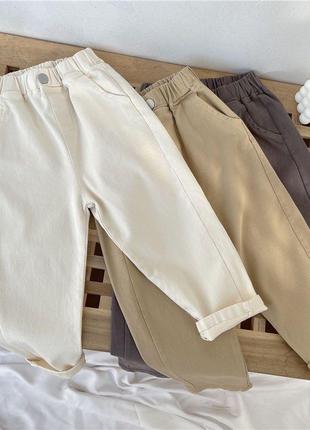 Молочные и коричневые коттоново-джинсовые штанишки на мальчика.