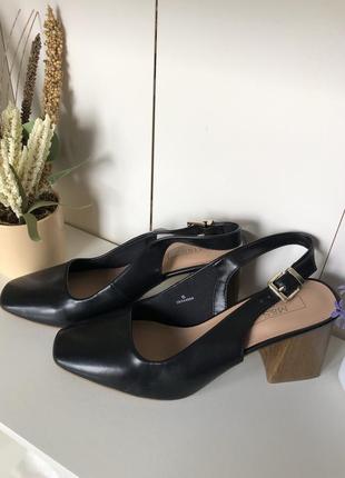 Стильные черные туфли-босоножки m&amp;s