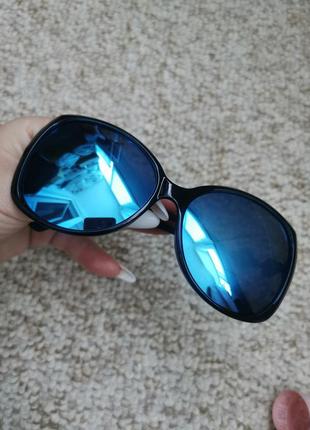 Солнцезащитные очки с жемчужинкой