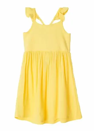 Желтое платье на бретелях