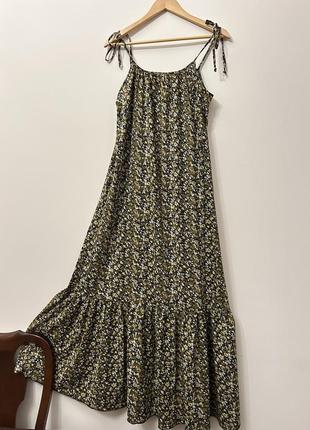 Длинное платье новое! очень красивый цветочный принт, размер л
