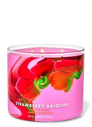 Ароматическая свеча bath and body works strawberry daiquiri