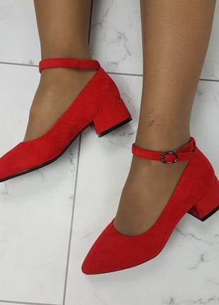 Туфли лодочки красные на низком каблуке с ремешком застёжкой замшевые распродажа