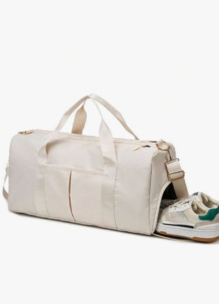 Новая спортивная дорожная сумка молочного цвета