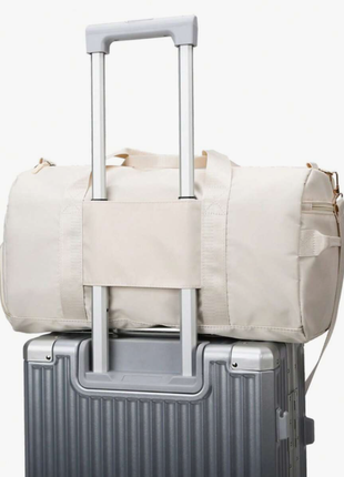 Новая спортивная дорожная сумка молочного цвета