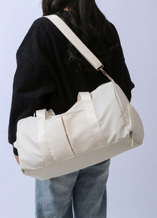 Новая спортивная дорожная сумка молочного цвета