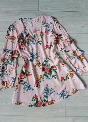 Розовое платье miss selfridge в цветочки с рюшами