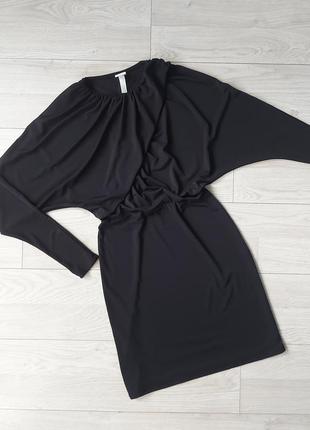 Черное платье h&m с драпировкой и интересными рукавами