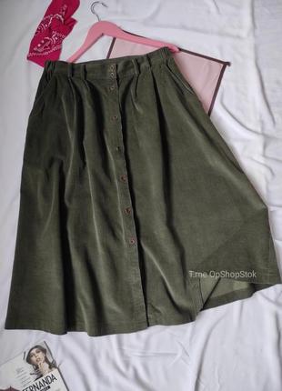 Стильна спідниця міді вельветова хакі на гудзиках спідничка з кишенями та поясом довга юбка зелёная