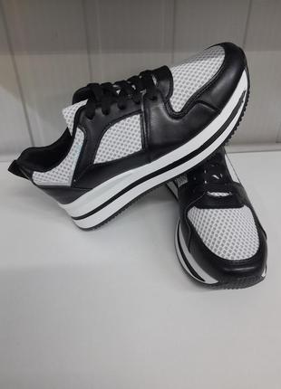 Кросівки жіночі чорні з білим с-5679 . розміри: 36,37,38,39,40,41.