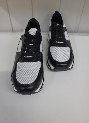 Кросівки жіночі чорні з білим с-5679 . розміри: 36,37,38,39,40,41.