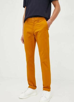 От бренда tommy hilfiger, мужские оригинальные джинсы оранжевого цвета.