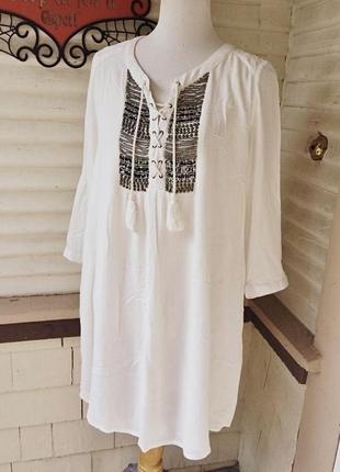 Повседневное платье mango, белое платье свободного кроя, платье туника с вышивкой, платье расшитое бисером, белое платье с подкладкой