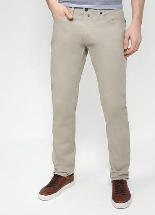 Бренду pierre cardin, оригінальні чоловічі джинси світлого, бежевого відтінку.