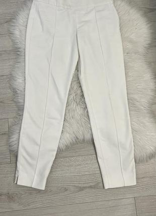 Белые классические брюки