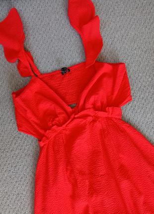 Красное платье платья