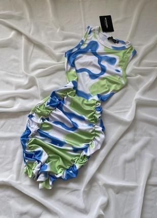 Платье в принт с драпировкой