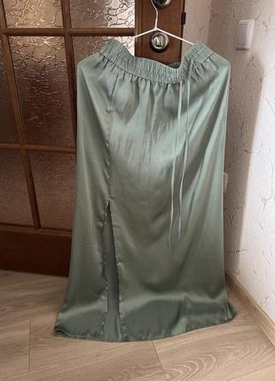 Шелковая длинная юбка h&amp;m на резинке трендовая атласная миди на шнурках с разрезами по бокам качественная 2024