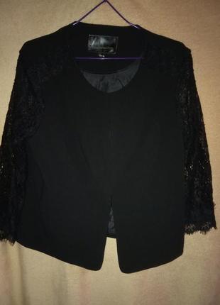 Черный пиджак с сетевыми рукавами