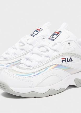 Fila. оригинал. в наличии.есть видеообзор.сникерсы с голографическим дизайном.