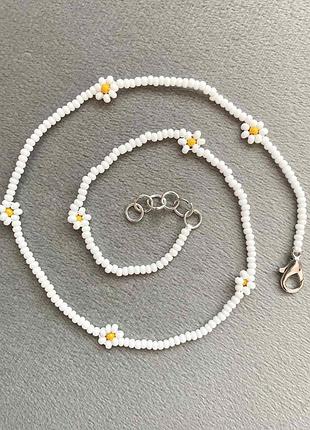 Цветочный белый чокер из бисера ромашки цветочки цветы чекер украшение на шею тренд топ