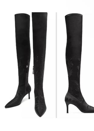 Zara чорні високі атласні сатинові готичні готік гострий ніс святкові вечірні чоботи з вишивкою підбори фентезі фентезійні