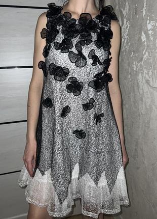 Чудова, цікава сукня з 3d квітами
