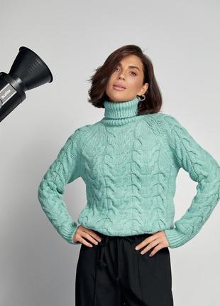Жіночий светр теплий із крупної в'язки в косичку м'ятний колір один розмір