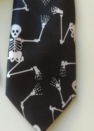 Узкий галстук скелет