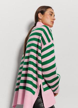 В`язаний жіночий светр oversize рожевий в зелену смужку
