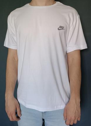 Белая футболка nike - спортивная мужская футболка